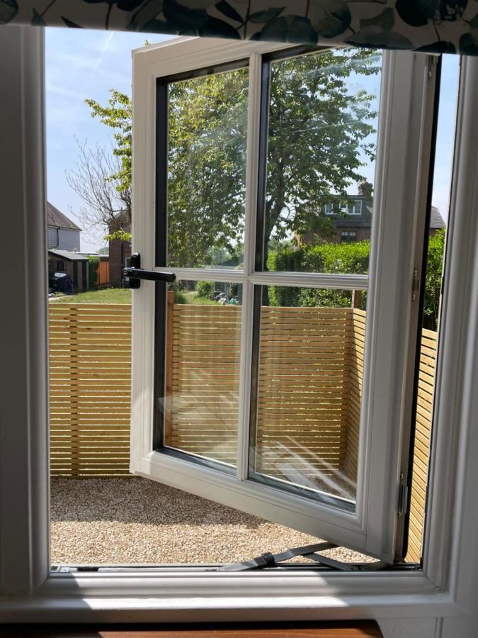 Cobo Cottage Chichester Exterior photo